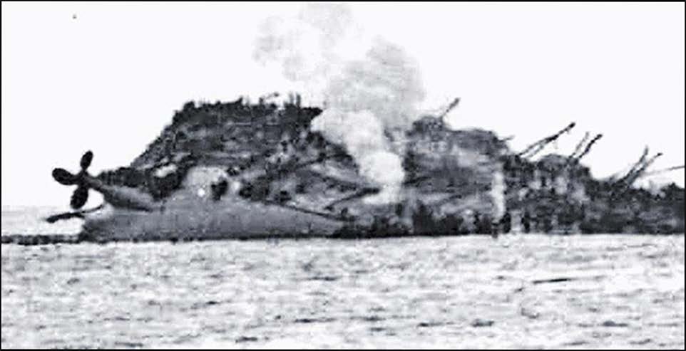 Le Lancastria, transport de troupes britannique bombardé par la Luftwaffe, coule en 24 minutes au large de Saint-Nazaire.