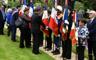 PH160-7 Remerciements aux porte-Drapeaux